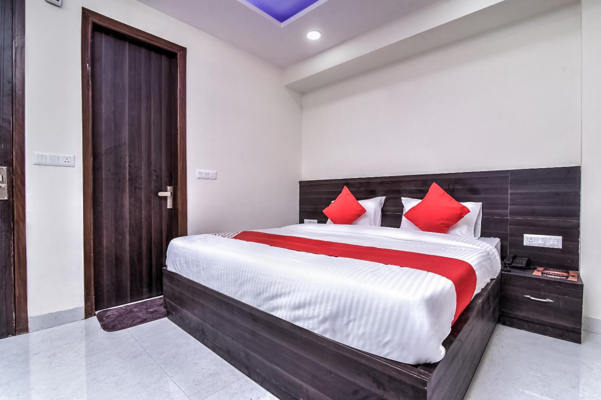 Hotel Aerostar Gold - Opposite Max Healthcare Delhi  Eksteriør billede