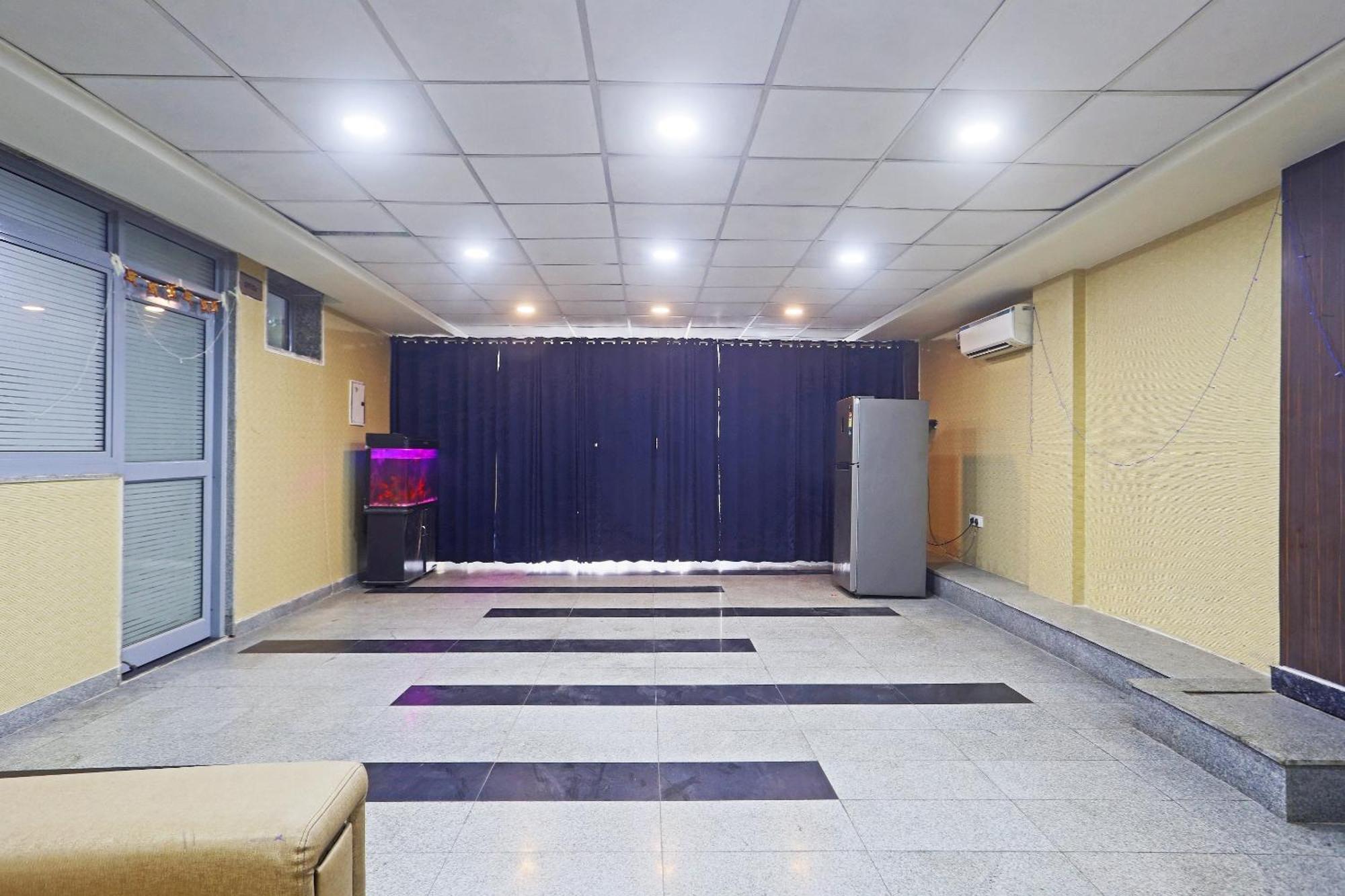 Hotel Aerostar Gold - Opposite Max Healthcare Delhi  Eksteriør billede