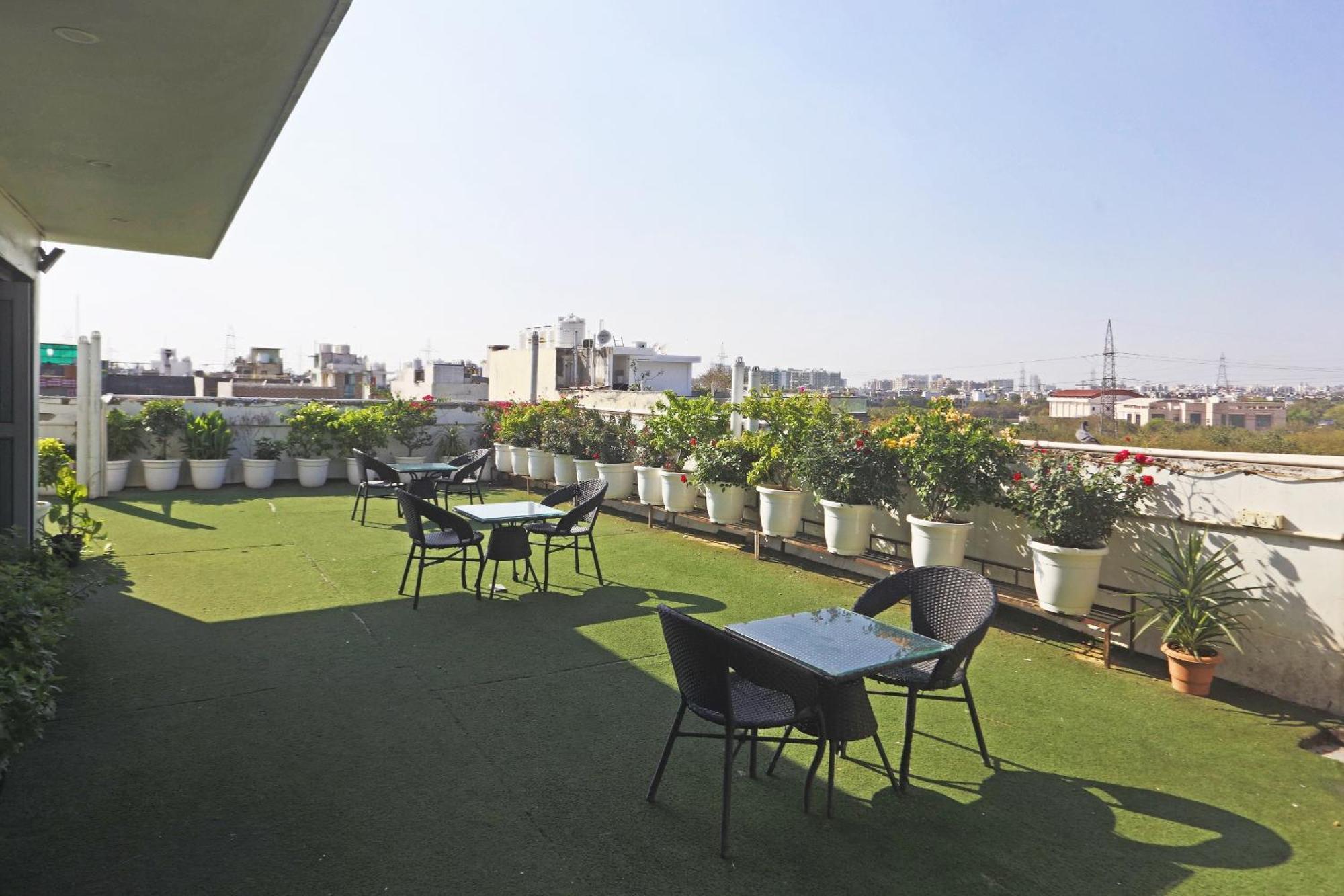 Hotel Aerostar Gold - Opposite Max Healthcare Delhi  Eksteriør billede