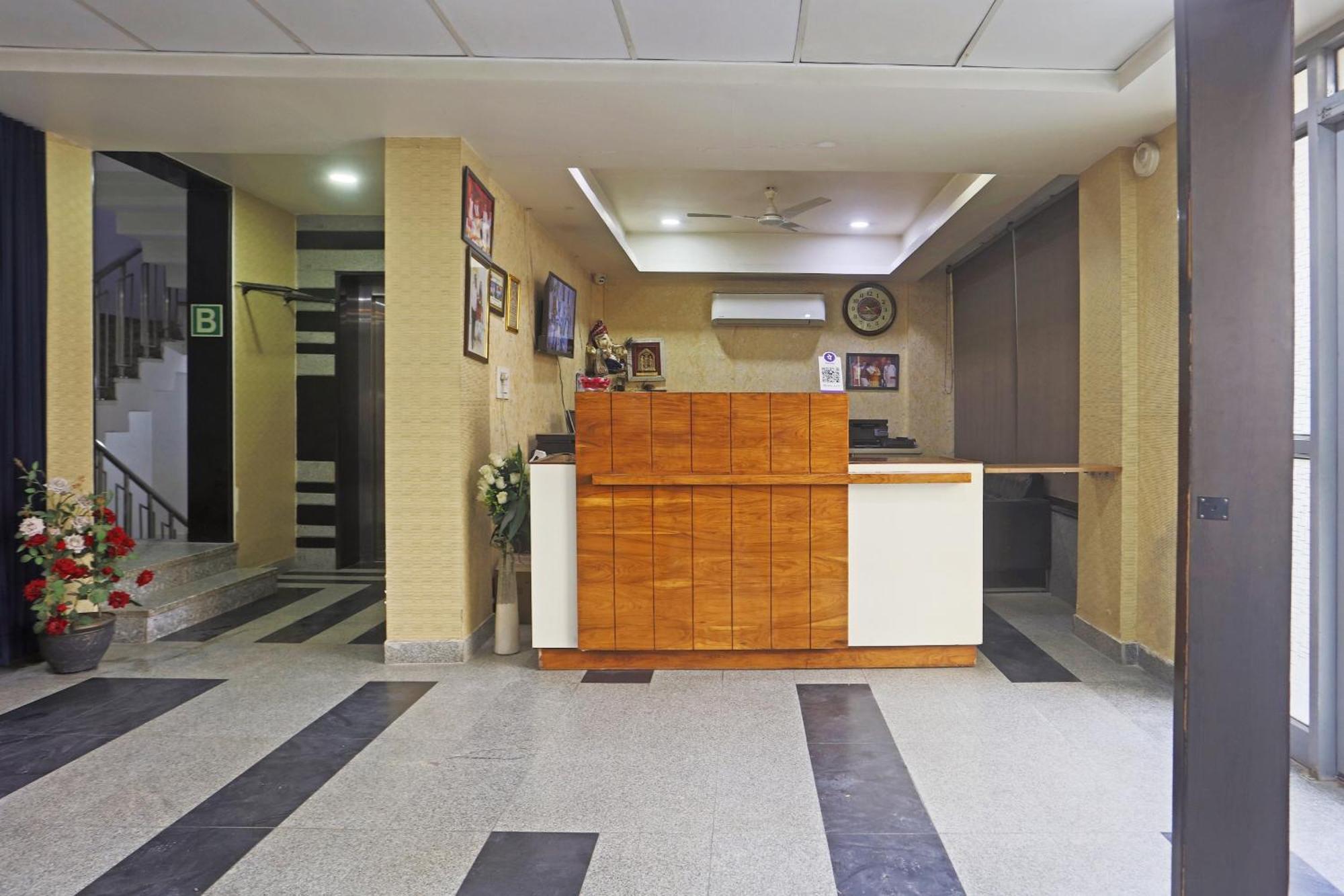Hotel Aerostar Gold - Opposite Max Healthcare Delhi  Eksteriør billede