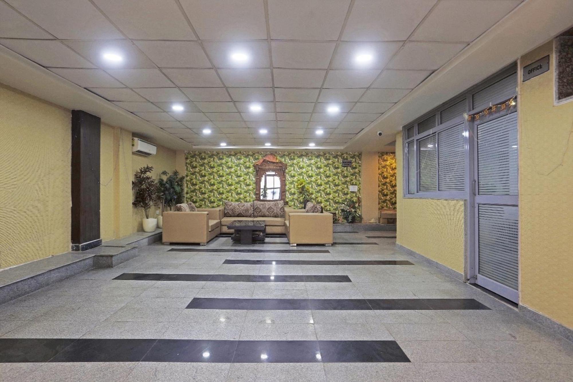 Hotel Aerostar Gold - Opposite Max Healthcare Delhi  Eksteriør billede