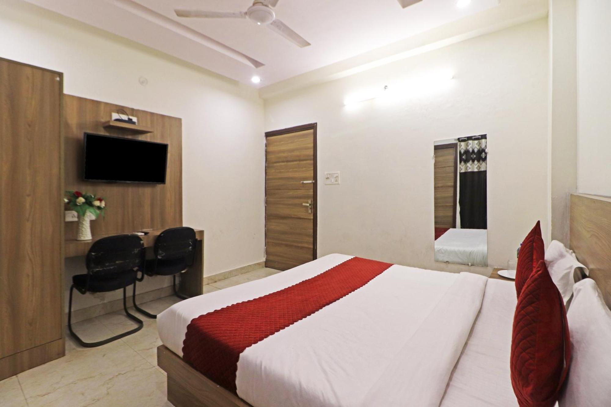 Hotel Aerostar Gold - Opposite Max Healthcare Delhi  Eksteriør billede