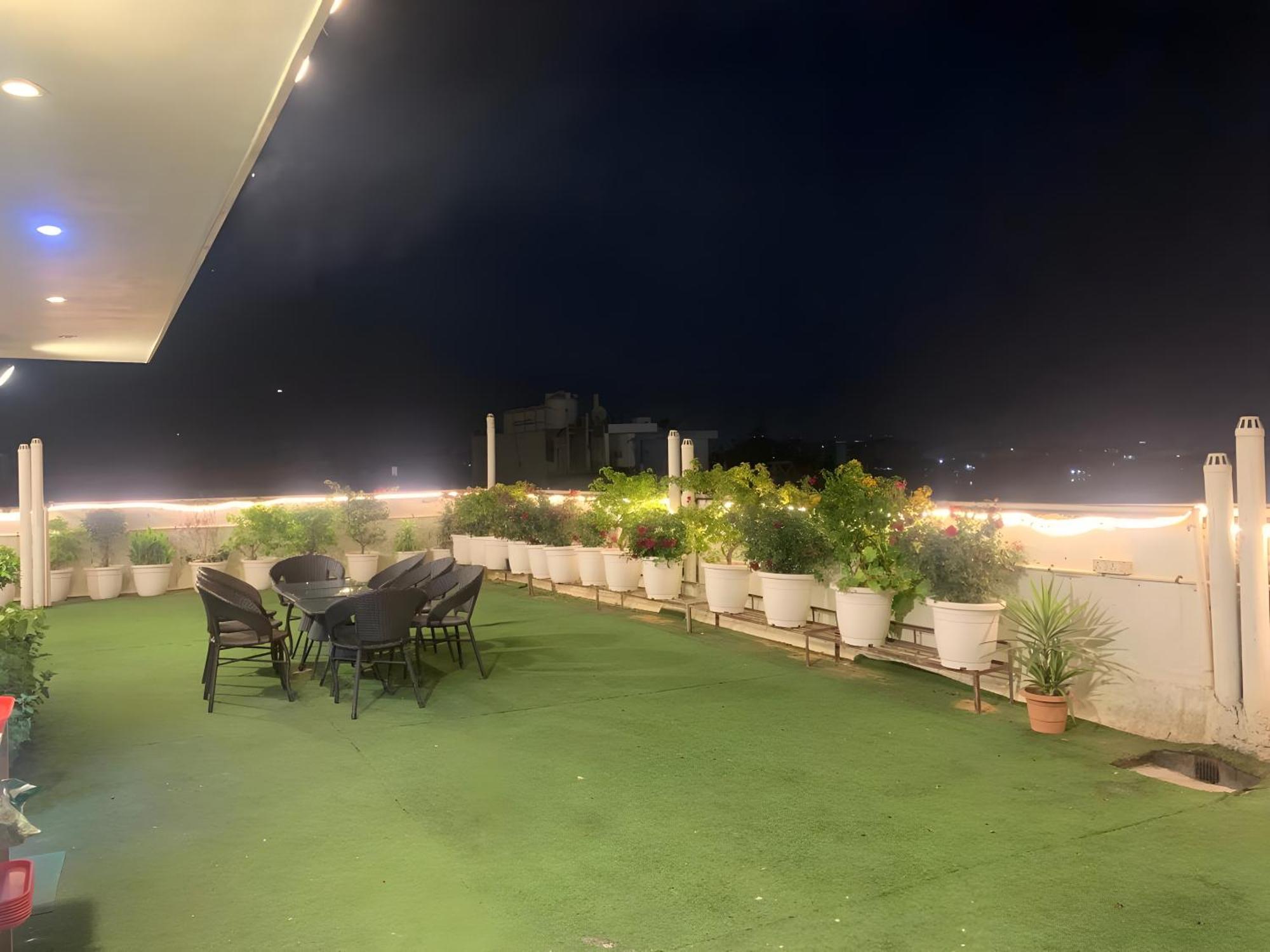 Hotel Aerostar Gold - Opposite Max Healthcare Delhi  Eksteriør billede