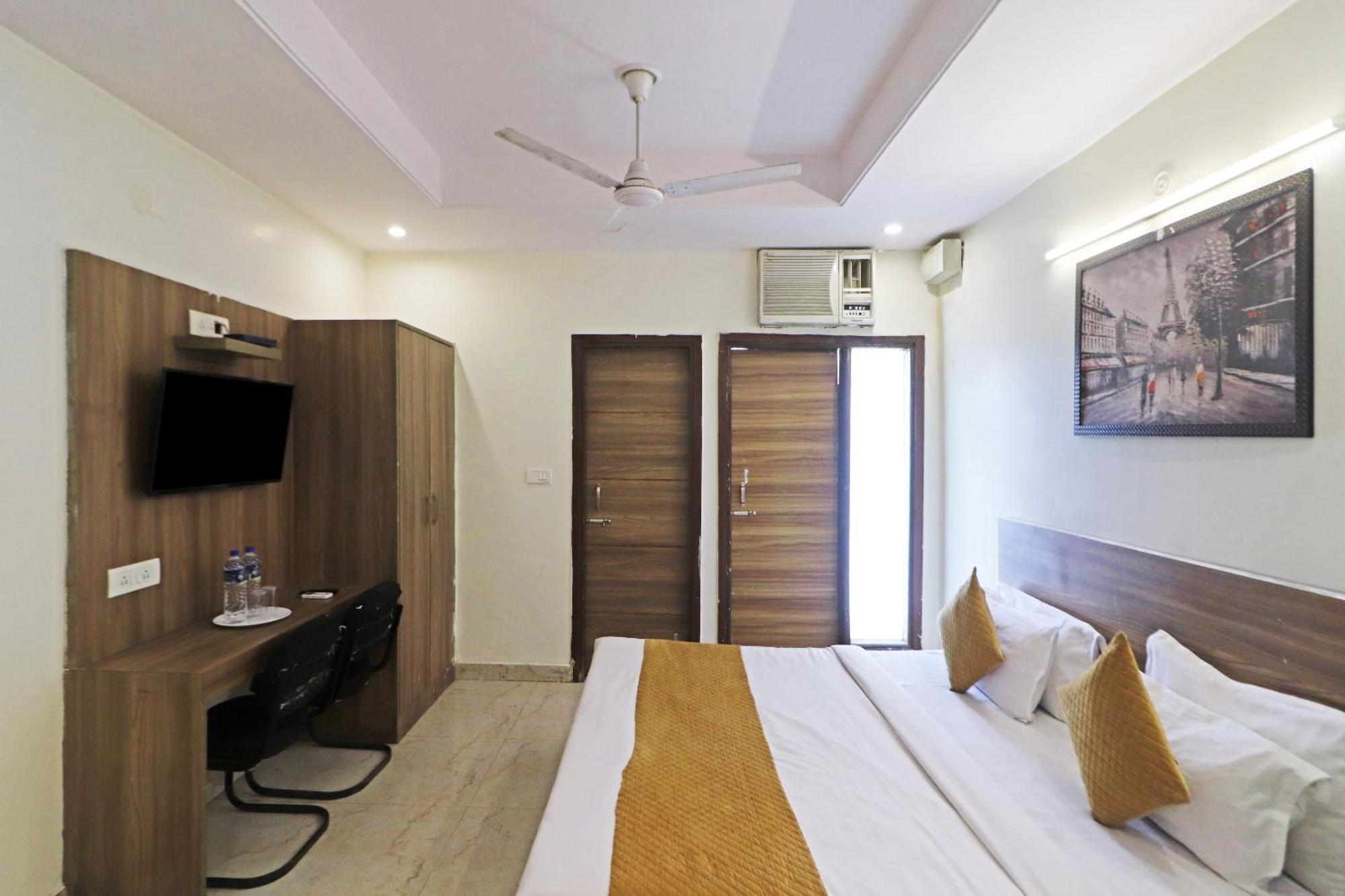 Hotel Aerostar Gold - Opposite Max Healthcare Delhi  Eksteriør billede