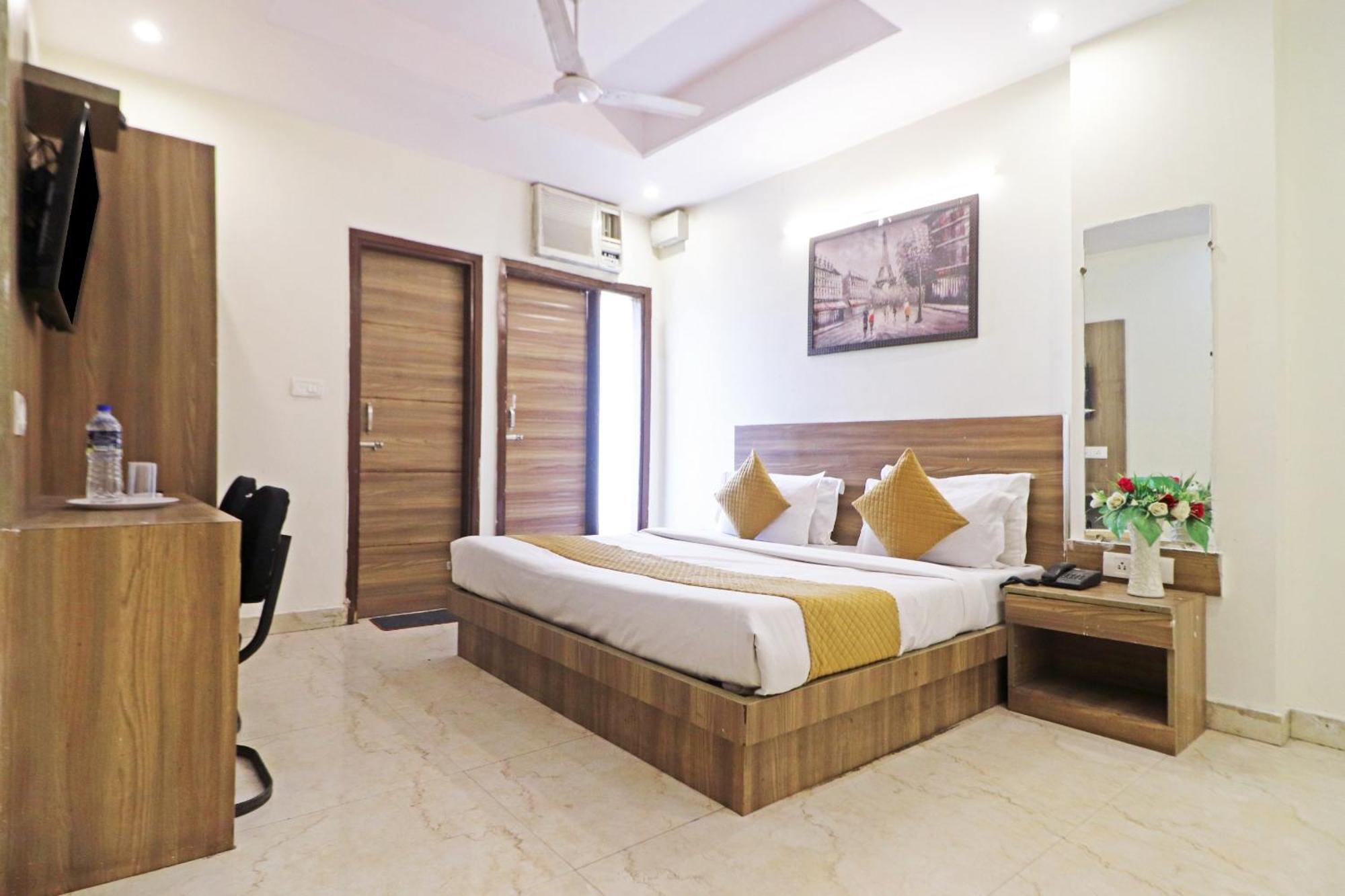 Hotel Aerostar Gold - Opposite Max Healthcare Delhi  Eksteriør billede