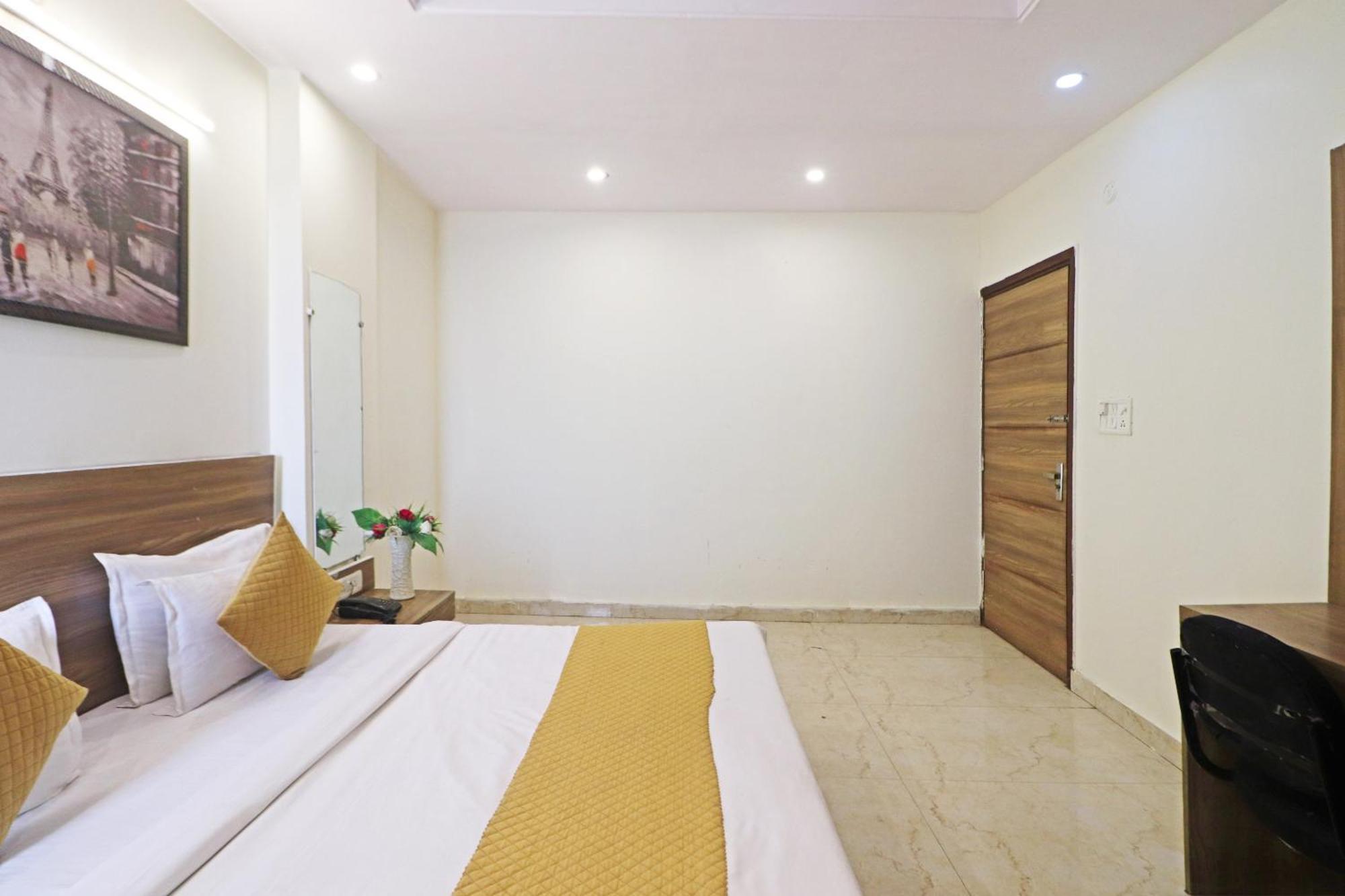Hotel Aerostar Gold - Opposite Max Healthcare Delhi  Eksteriør billede