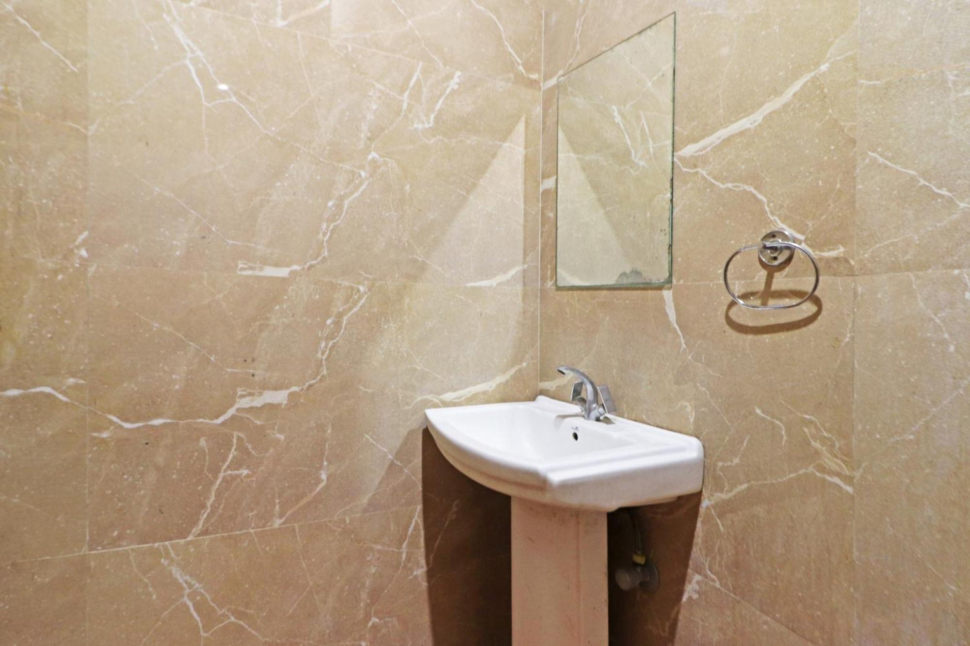 Hotel Aerostar Gold - Opposite Max Healthcare Delhi  Eksteriør billede