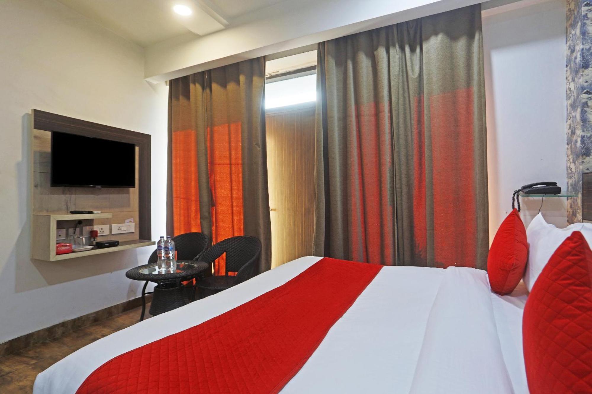 Hotel Aerostar Gold - Opposite Max Healthcare Delhi  Eksteriør billede