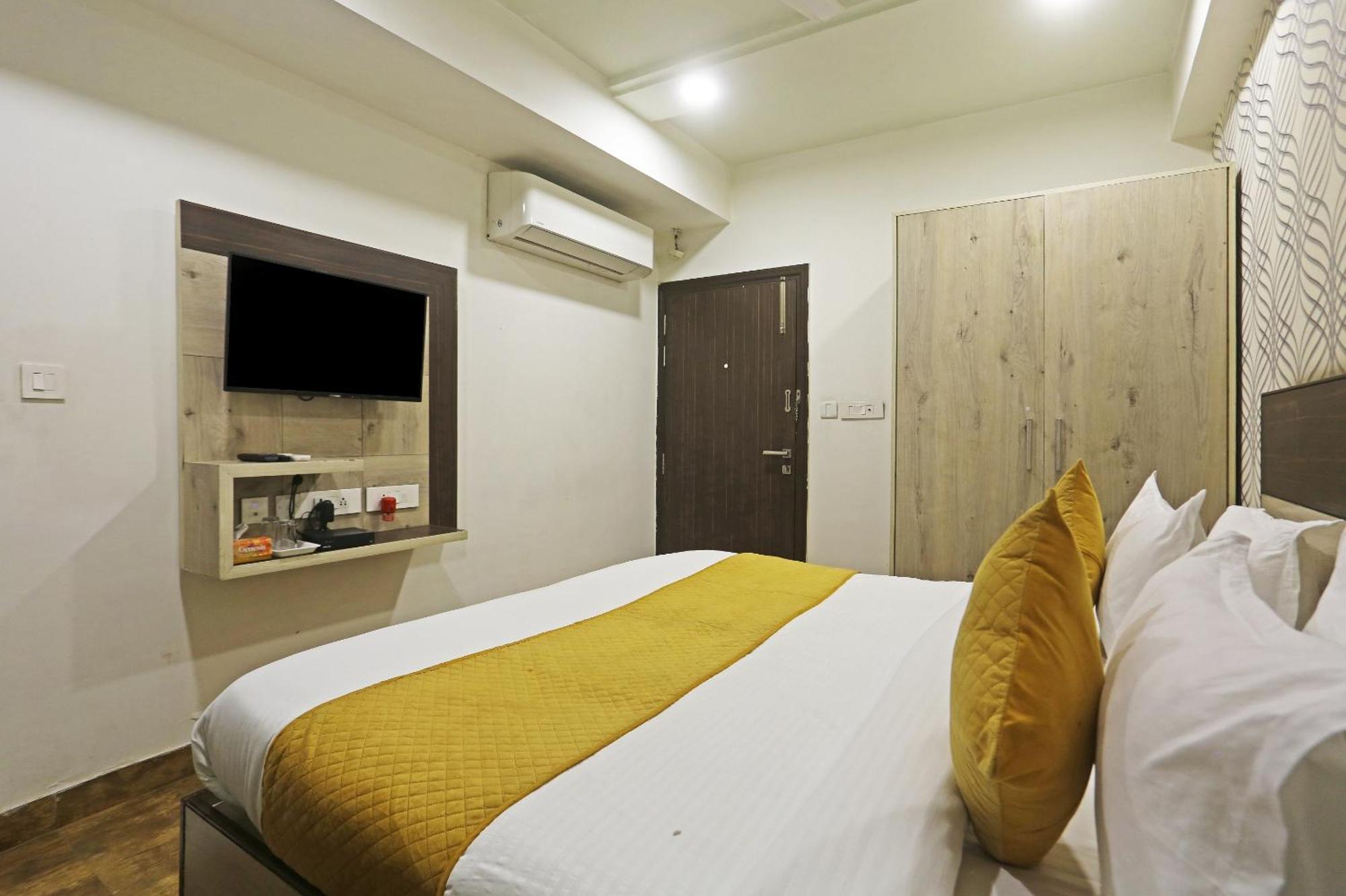 Hotel Aerostar Gold - Opposite Max Healthcare Delhi  Eksteriør billede