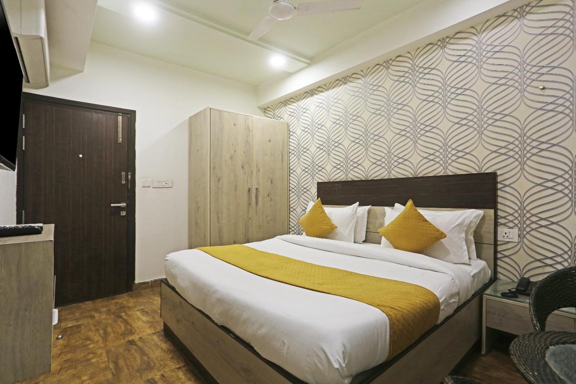 Hotel Aerostar Gold - Opposite Max Healthcare Delhi  Eksteriør billede